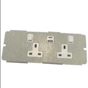 2x 13A switched 1x USB-A & 1x USB-C