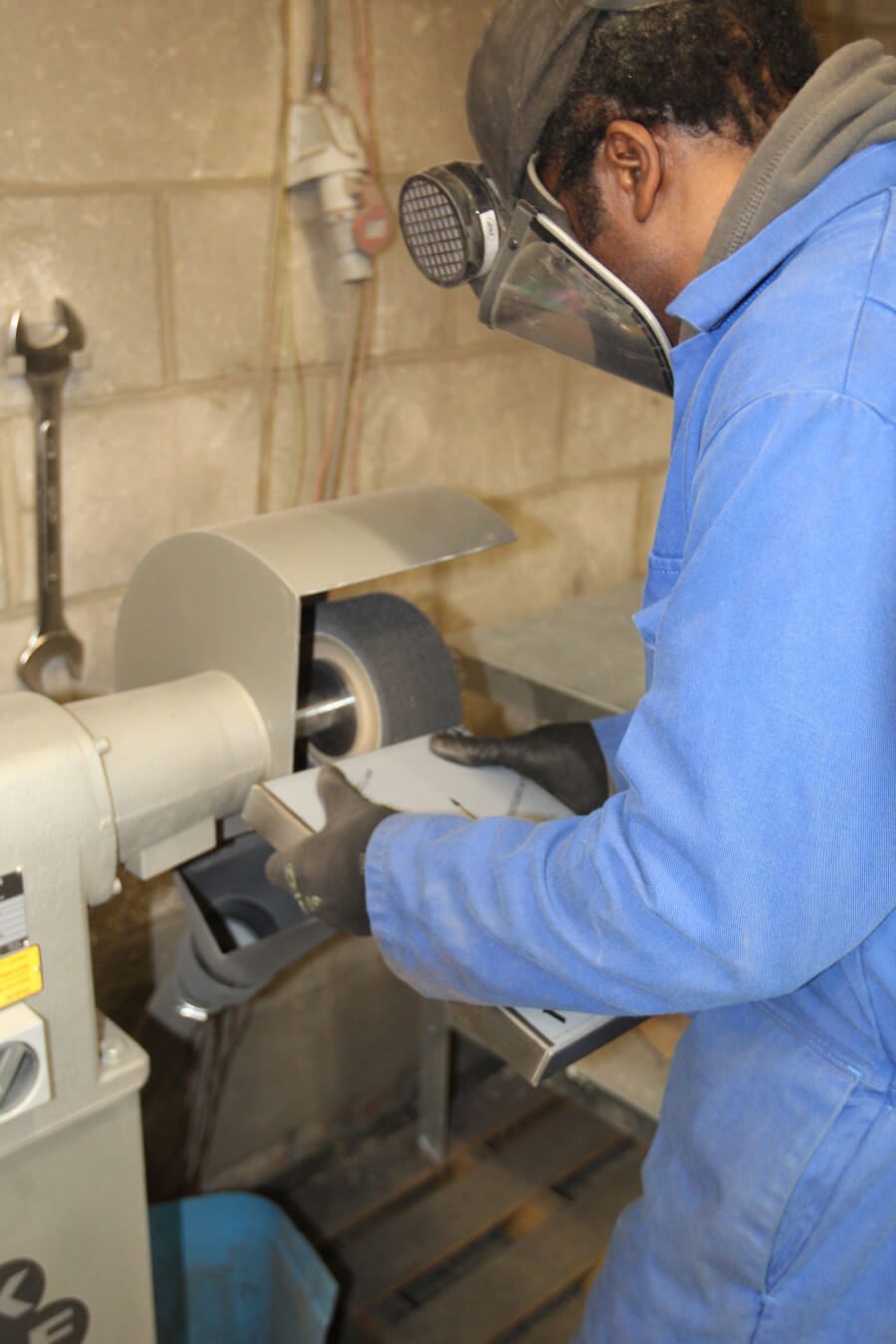 Polished welded lid & frame corners