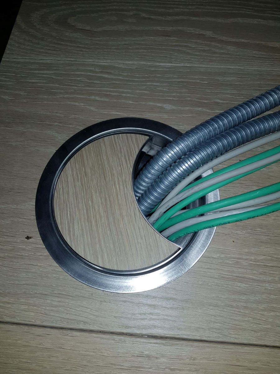 access grommet with cables fitted neatly
