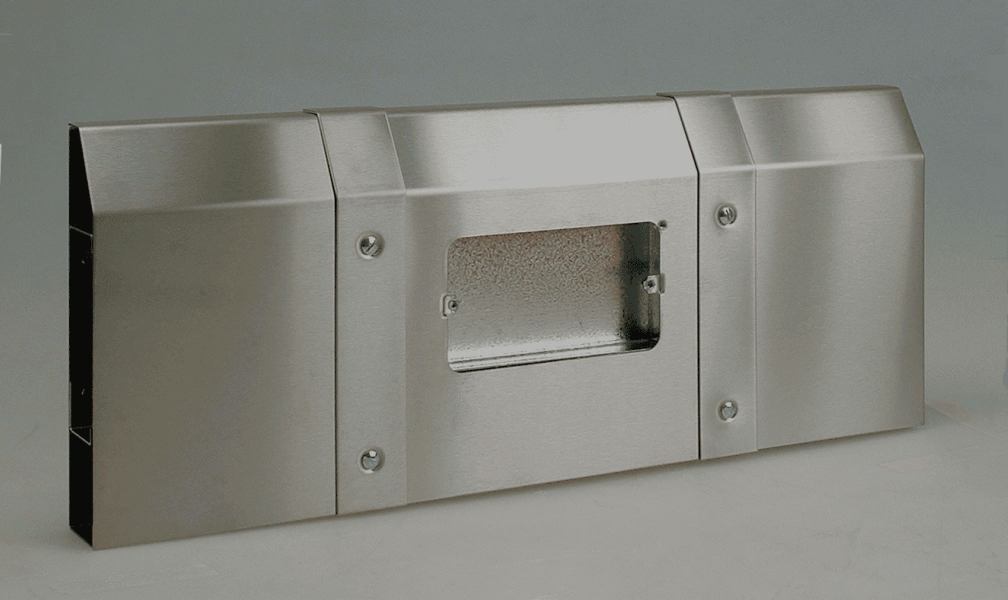 close-up of perimeter trunking